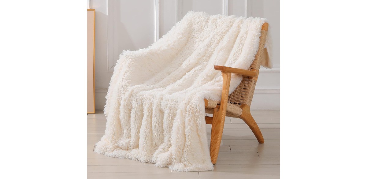 Tuddrom Decorative Faux Fur Throw Blanket