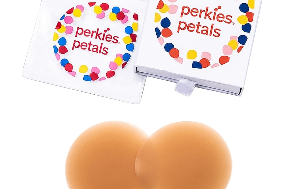 Top 5 Sticky Bras & Nipple Covers to Buy for Strapless Outfits