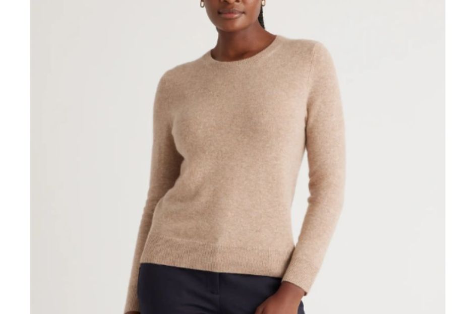 model wearing light brown quince cashmere sweater