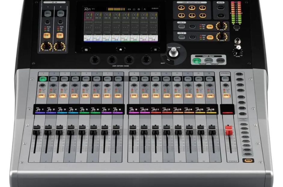 gray and black mixer