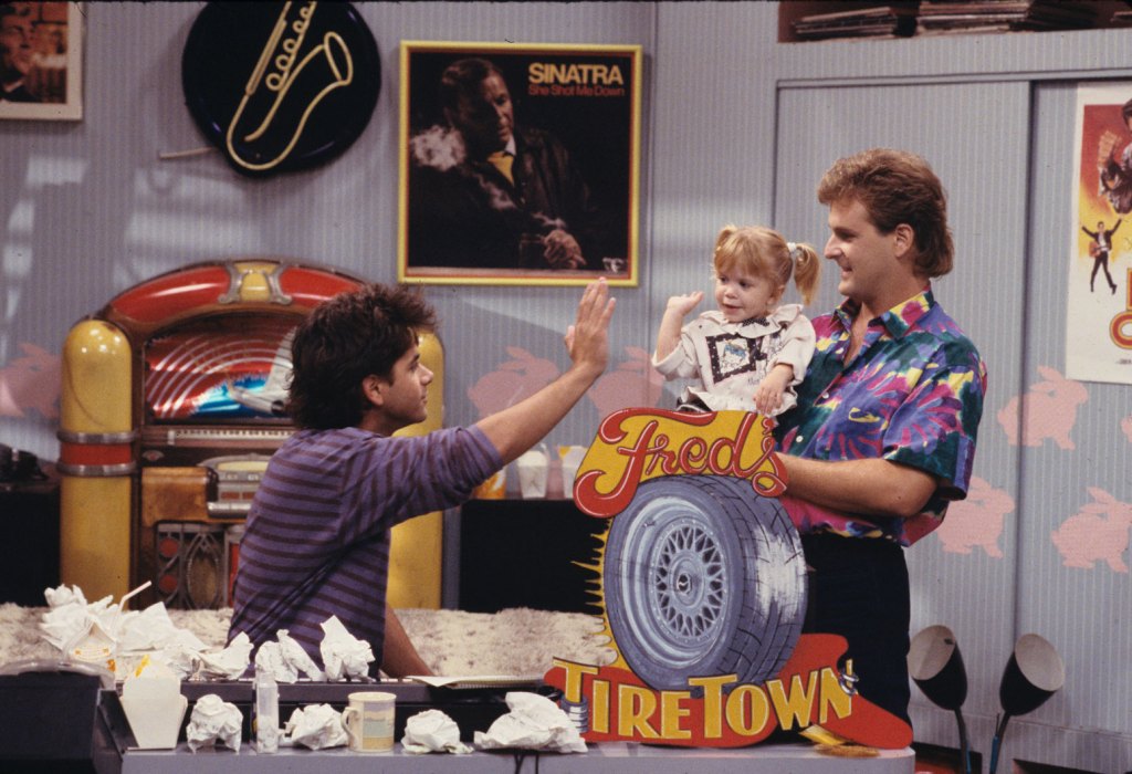 John Stamos and Dave Coulier played jingle writers on Full House. In this scene from