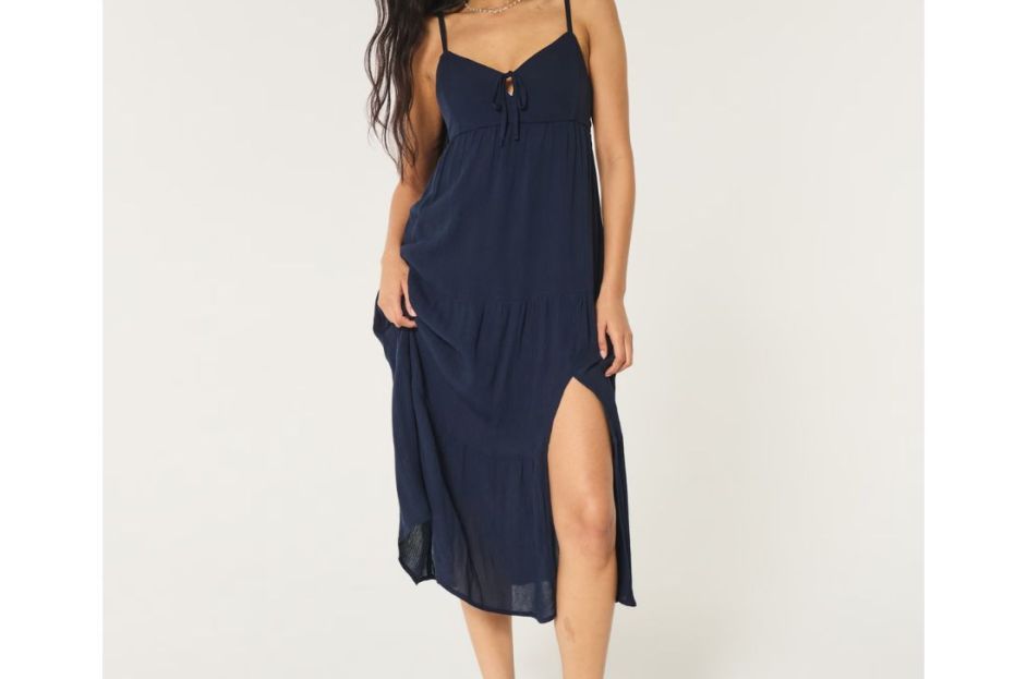 model wearing navy blue sleeveless hollister maxi dress