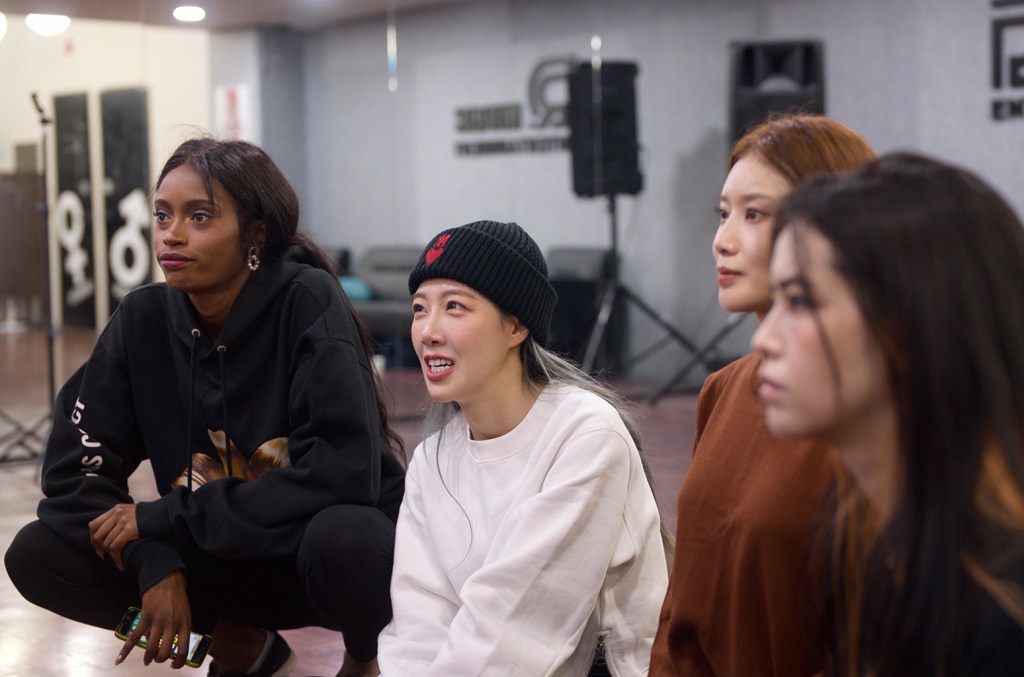 BLACKSWAN in rehearsal in “K-Pop Idols”