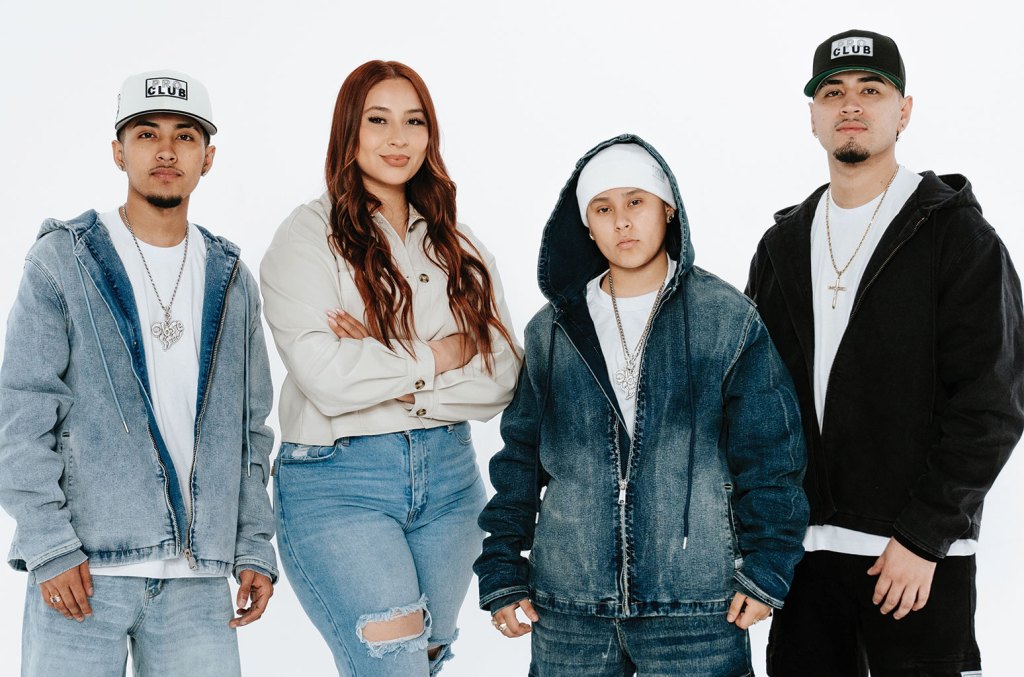 Yahritza y Su Esencia with their sister and manager Martínez (second from left).