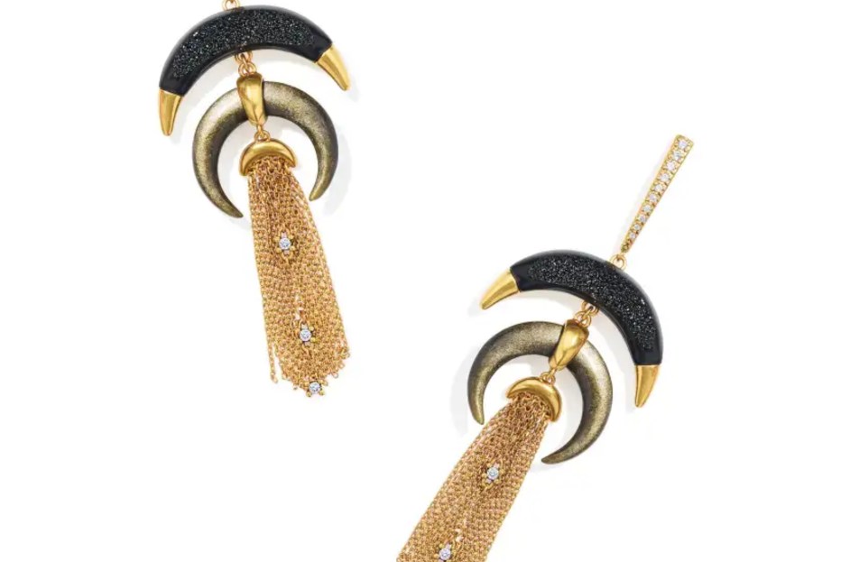 Lainey Wilson Jewelry Collection: Shop Yellow Rose by Kendra Scott