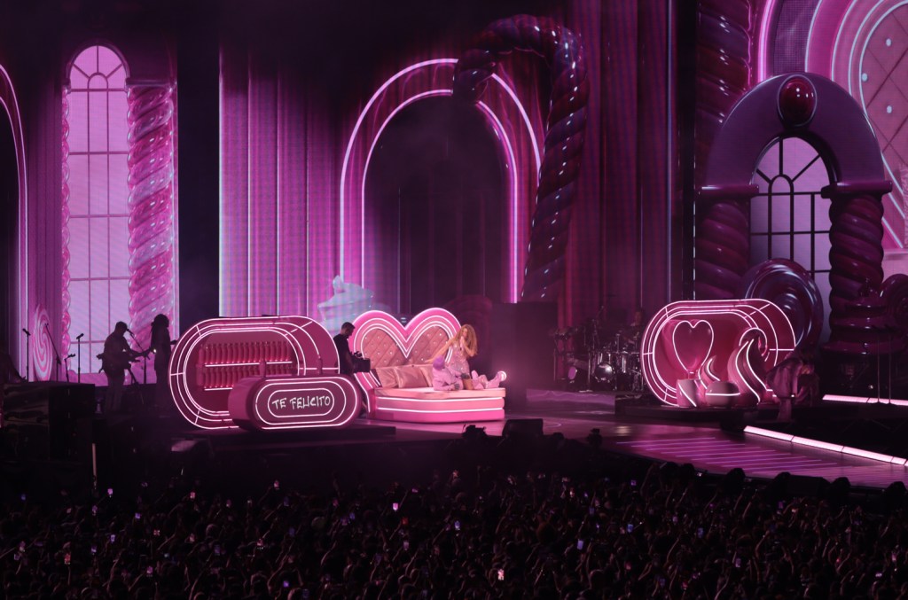 Shakira Las Mujeres Ya No Lloran Tour
