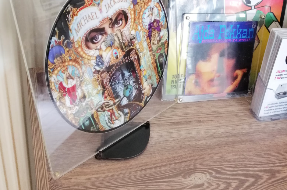 Best Way to Display Vinyl Records: Shop Popular LP Stands, Shelving