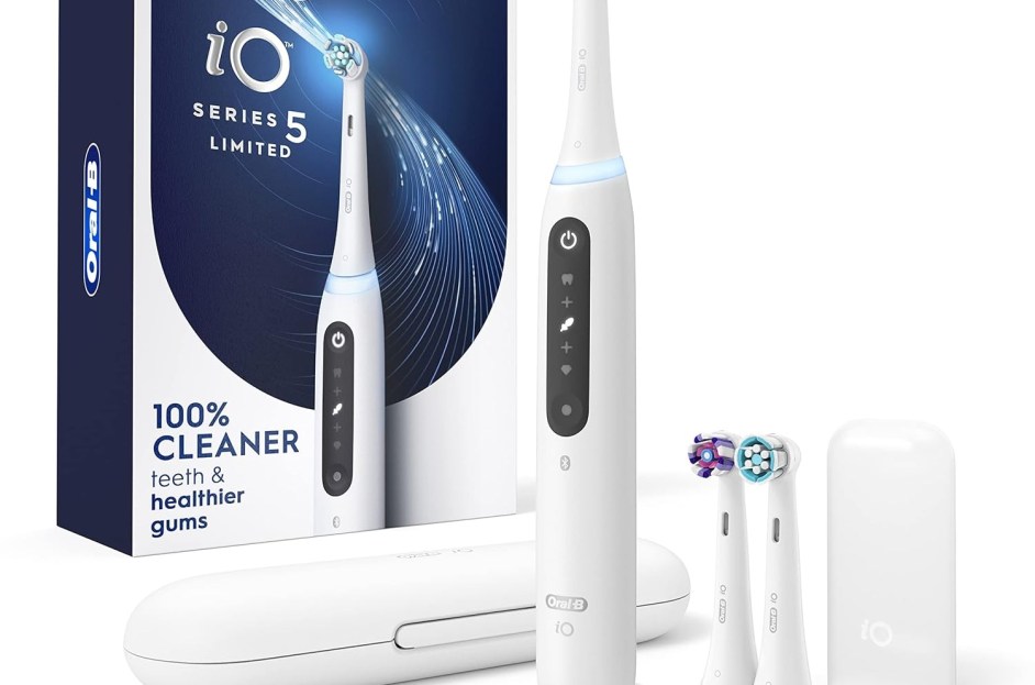 Oral-B iO Deep Clean + Whiten Rechargeable Electric Toothbrush