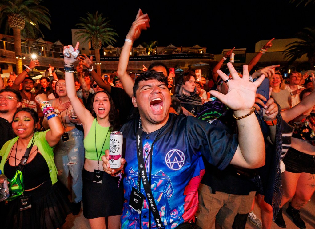 Wonderland's fans showed that they know how to Grab Life By The Claw as they sang along to her set