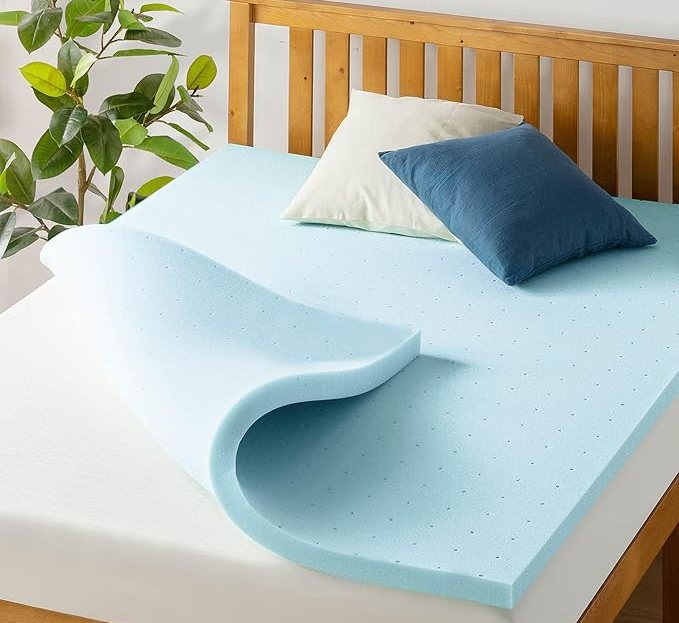 Best Dorm Room Essentials for College Freshmen & Undergraduates 2025