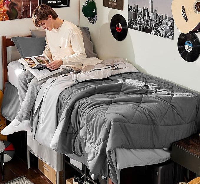 Best Dorm Room Essentials for College Freshmen & Undergraduates 2025