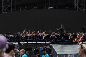 Gustavo Dudamel & Simón Bolívar Symphony Orchestra of Venezuela opening for Coldplay at the Wembley Stadium