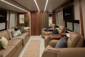 Executive Coach Dreamliner